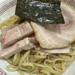 らあめん サンド - たっぷりのチャーシューやメンマに黄色い卵入りの平打ち麺