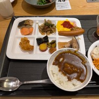 レストラン アゼリア - この日いただいた朝ごはん。和食に洋食にサラダにと、いつものように欲張って取ってきました笑