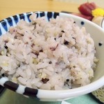 日本料理 旬香 - 十六穀米。白米との選択制でした。女性に人気があります。