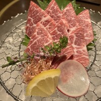 馬桜 下通り店 - 霜降り馬刺し\3,600接写