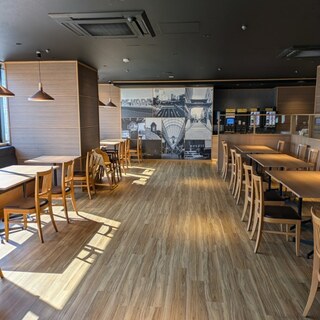 温もりあるモダン空間◆少人数～団体様まで様々なシーンに◎