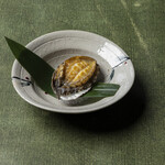 和酒と備長炉端 二代目その - 活鮑の丸焼き