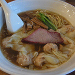 醤油わんたん麺890円