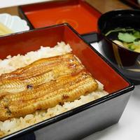 割烹 蒲焼 大沼 - うな重（並）。肝吸いとお新香がつきます。