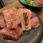 焼肉大衆酒場 真 肉焼屋 - 