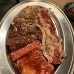 焼肉大衆酒場 真 肉焼屋 - 