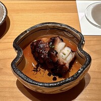 鮨 つぼみ - 蛸（佐島）柔らか煮
                身質を感じながら蛸の旨みを味わい、しみじみ美味しいと感じます♪