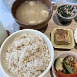 小春日和 TOKYO - 豆皿の定食(玄米ご飯と味噌汁)