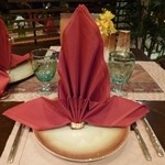 Thai Thai Restaurant Hilton Phuket Arcadia Resort  - 2013.01 派手なテーブルセッティングも良いですね：笑
