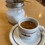 パッシオーネ - お店 オススメのエスプレッソ（ホット）→お砂糖2杯がオススメらしいです。