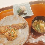 赤坂おぎ乃 - 鰻丼/なめこ赤出汁