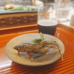 赤坂おぎ乃 - 天竜川 鮎の塩焼き/胡瓜酢/黒ビール マリアージュ