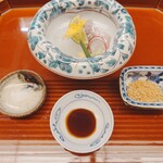 赤坂おぎ乃 - 鯵とあおり烏賊のお刺身
      かぼす/岩塩/山葵/生姜/醤油/すり胡麻