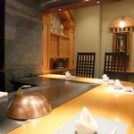 巴里 夕顔 - 鉄板のカウンター