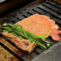 焼肉&手打ち冷麺 二郎 KANAYAMA - 名物焼きすき