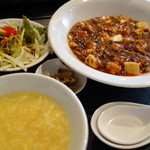 中国四川料理石林 - ランチ、麻婆豆腐辛口（￥700）サラダ、すーぷ、ドリンク、おひつでライスが付きます。