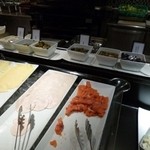 HILTON PHUKET ARCADIA RESORT & SPA - 2013.01 朝食ビュッフェ、つまみにもなりそうな生ハム、スモークサーモン