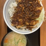 かつや 千葉鎌ケ谷店 - ソースカツ丼、豚汁（小）
