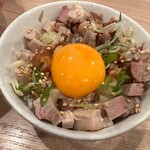 麺処 にし尾 - 吊るし焼き豚ご飯はさっぱりとした味付け