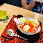 わびすけ - 冷たい玄米茶とクリームあんみつです