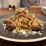 とろける牛ホホ専門店 cheek - バジルを使ってない、牛ホホミートボールのナポリ風ジェノベーゼ