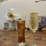 とろける牛ホホ専門店 cheek - ウーロン茶とプレミアムジンジャーエール