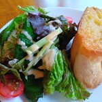 Cafe N225 - ガーリックトーストとサラダ