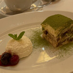 303892802 - 抹茶のティラミス