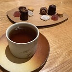 ロテュス - 額田のほうじ茶。奥のお菓子どれも美味しい！特にカヌレが好み(*^^*)