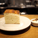 スガハラ - パン & マスカルポーネ + 胡桃 + 蜂蜜