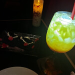 VAMPIRE CAFE - ドリンクが光る！チーズがとても美味しかったです。