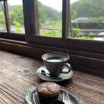 CAFE  FUTHE - アーモンドケーキ380円とホットコーヒー420円