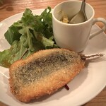 ぶどう酒屋 manmaru - 真イワシのフライ（自家製タルタルソースとミニサラダを添えて）200円税込み