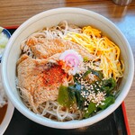 巴屋 - ◆冷やしきつねそば 700円
      ◆大盛り +150円
      ※税込