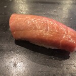 小判寿司 - マグロ(ハラ)