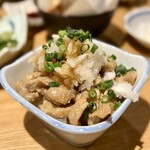 丸鶏料理と濃厚水炊き鍋 鳥肌 - 鶏皮ポン酢