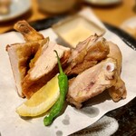丸鶏料理と濃厚水炊き鍋 鳥肌 - 素揚げ合盛り