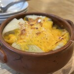 Pizzeria da Torachici - 新玉ねぎのチーズ釜焼き