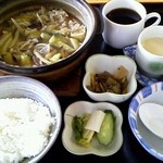 桜 - 料理写真:鯨かやき鍋定食（コーヒーはランチタイム限定セルフサービス）　830円