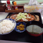 定食・ラーメン ファミリー食堂 宝来 - ホルモン焼き定食