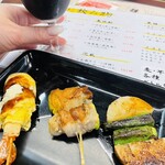 海鮮・鉄板焼 やまちゃん - 串焼き　えび平　アボカド豚巻き　山芋オクラ