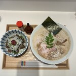 上方レインボー - くじら怒パイタン（2500円）