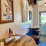 STRAIGHT COFFEE & SANDWICH - 