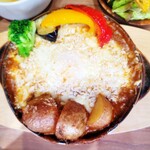 ソラシドキッチン - 料理写真:温泉玉子とチーズの焼カレー（1,050円）