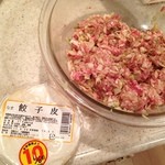 成城石井 - 高級飲茶店餃子皮10%に惹かれ、これから包みまーす(*✪ฺ∇✪ฺ*)