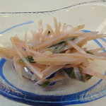 天ぷら旬菜　由庵 - 付き出し・・・鶏軟骨梅ダレ