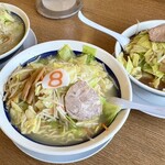 8番らーめん - 料理写真:左:野菜らーめん 塩＋野菜増し
中: 野菜らーめん 塩＋太麺大盛＋野菜増し
右: 野菜らーめん 醤油＋野菜増し