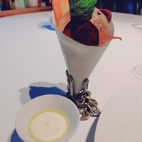 レフェルヴェソンス - 野菜クリスプのブーケと豆腐サワークリーム