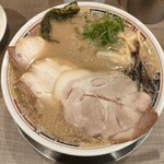 エキトンの店 井の庄  - エキトン¥950＋チャーシュー¥500　サテライトアングル