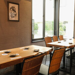 炭火焼き らくざ - テーブル席　人数に応じてレイアウト相談できます！